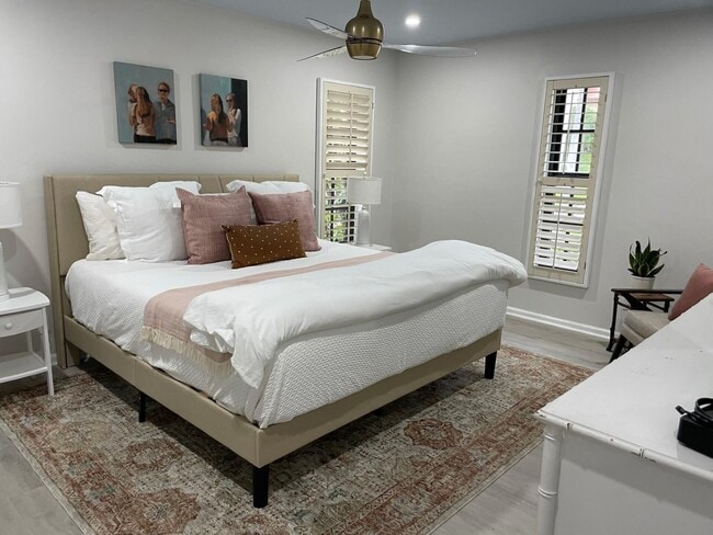 Building Photo - 1042 Del Harbour Dr