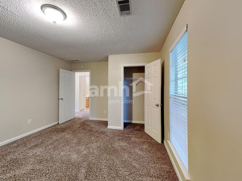 Building Photo - 4020 Angels Dr