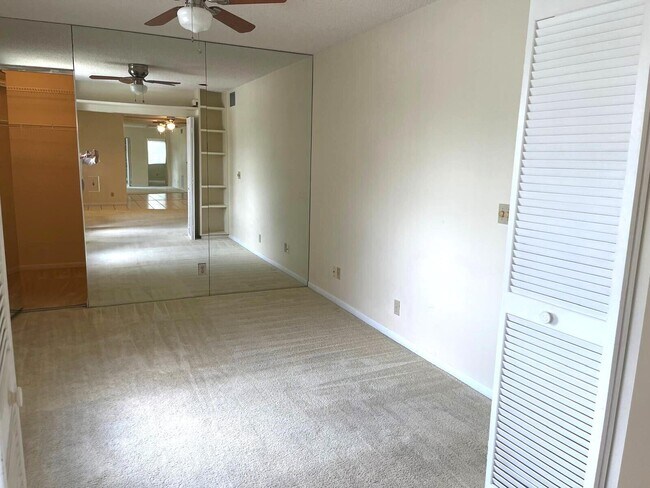 Building Photo - 531 Shady Pine Way