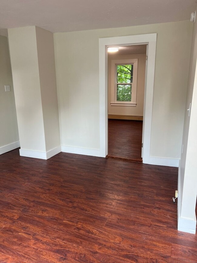 Building Photo - 5 Elm St