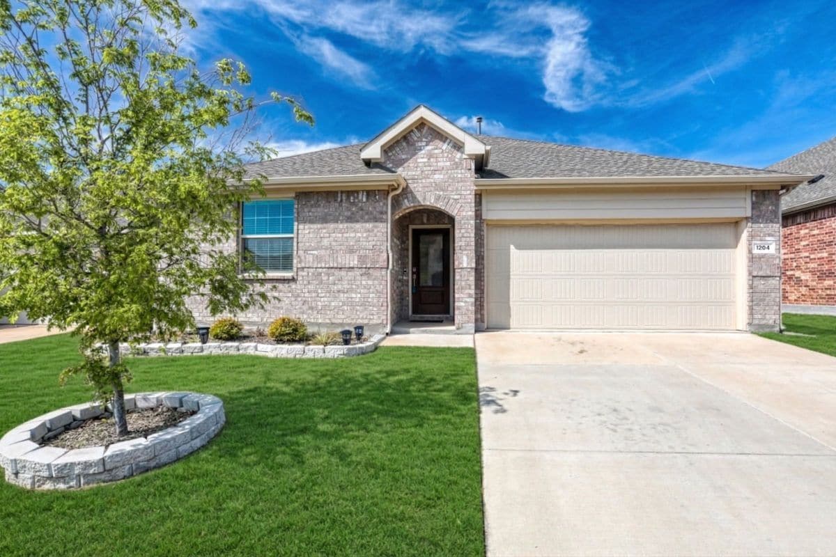 Building Photo - 1204 Sequoia Ln