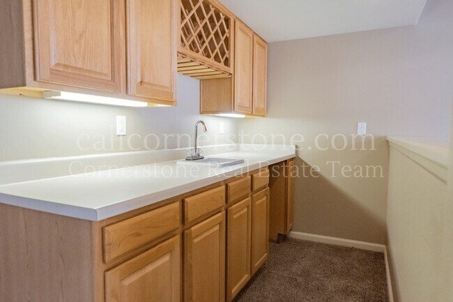 Building Photo - 3305 Hollycrest Dr