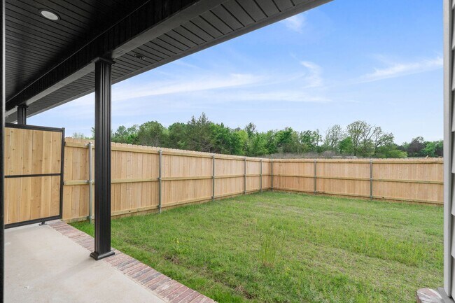 Building Photo - 8818 Cantera Dr