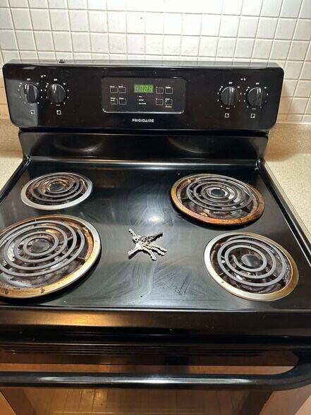 Building Photo - 1723 Bank St