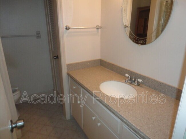 Building Photo - 1417 Pennel Dr