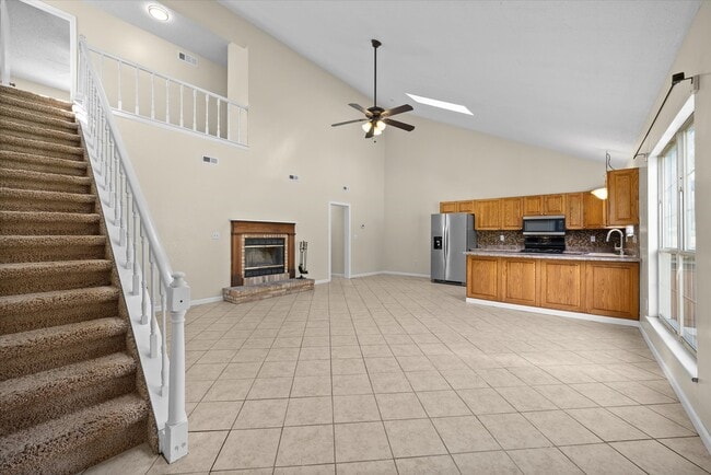 Primary Photo - 2107 N Keebler Ave