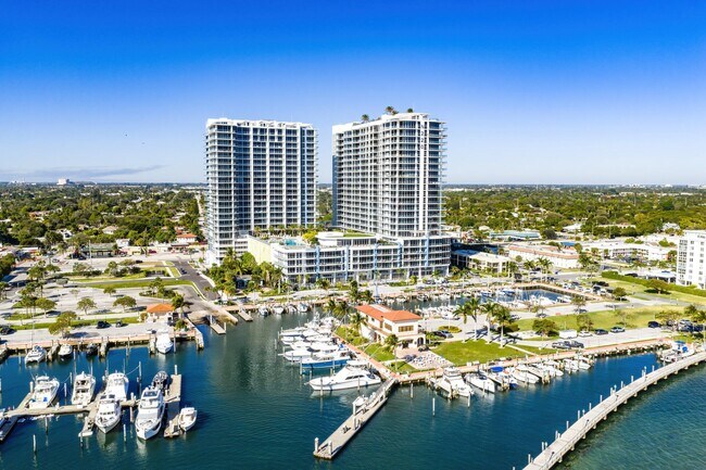 Building Photo - 220 Lake Shore Dr