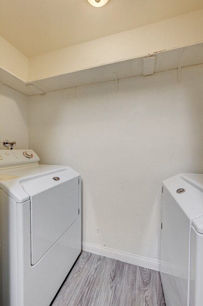 Building Photo - Ground Floor 2BD/2BA Condo in Gated Henderson Community – Resort-Style Amenities!