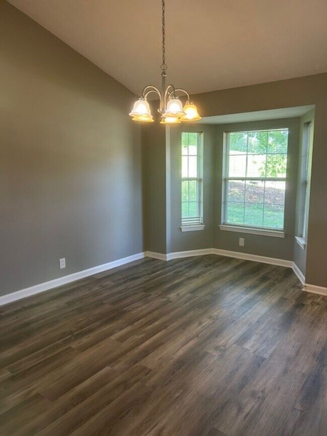 Building Photo - Rivergate Townhome Available Now