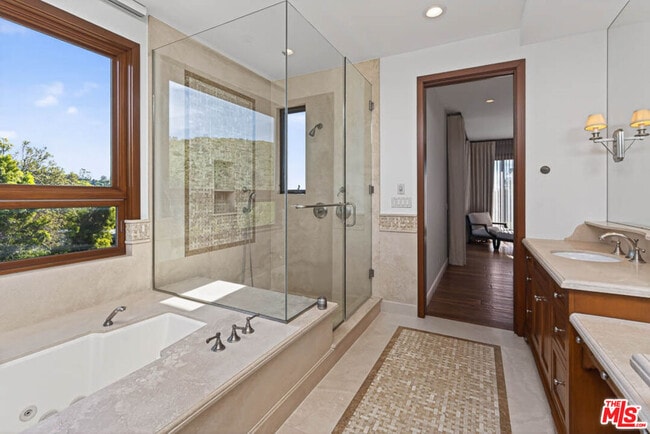 Building Photo - 1120 El Medio Ave