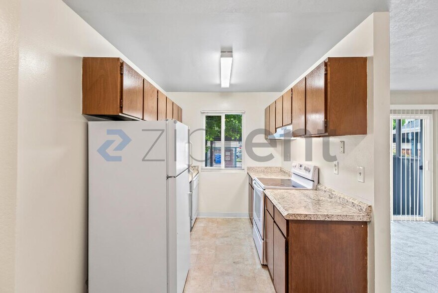 Building Photo - 1185 Meadow Ln
