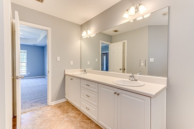 Building Photo - 1231 Pinnacle Dr