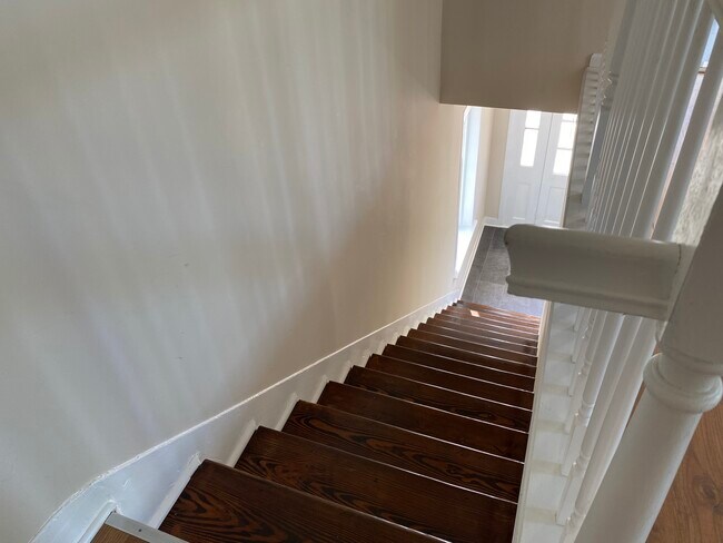 Building Photo - 13 John St