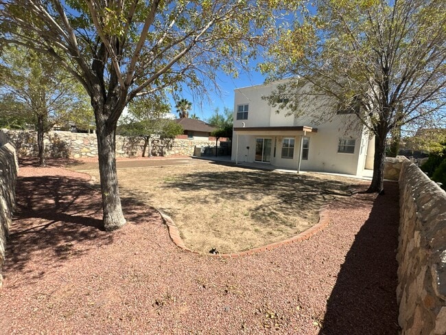 Building Photo - 7461 Plaza Redonda Dr