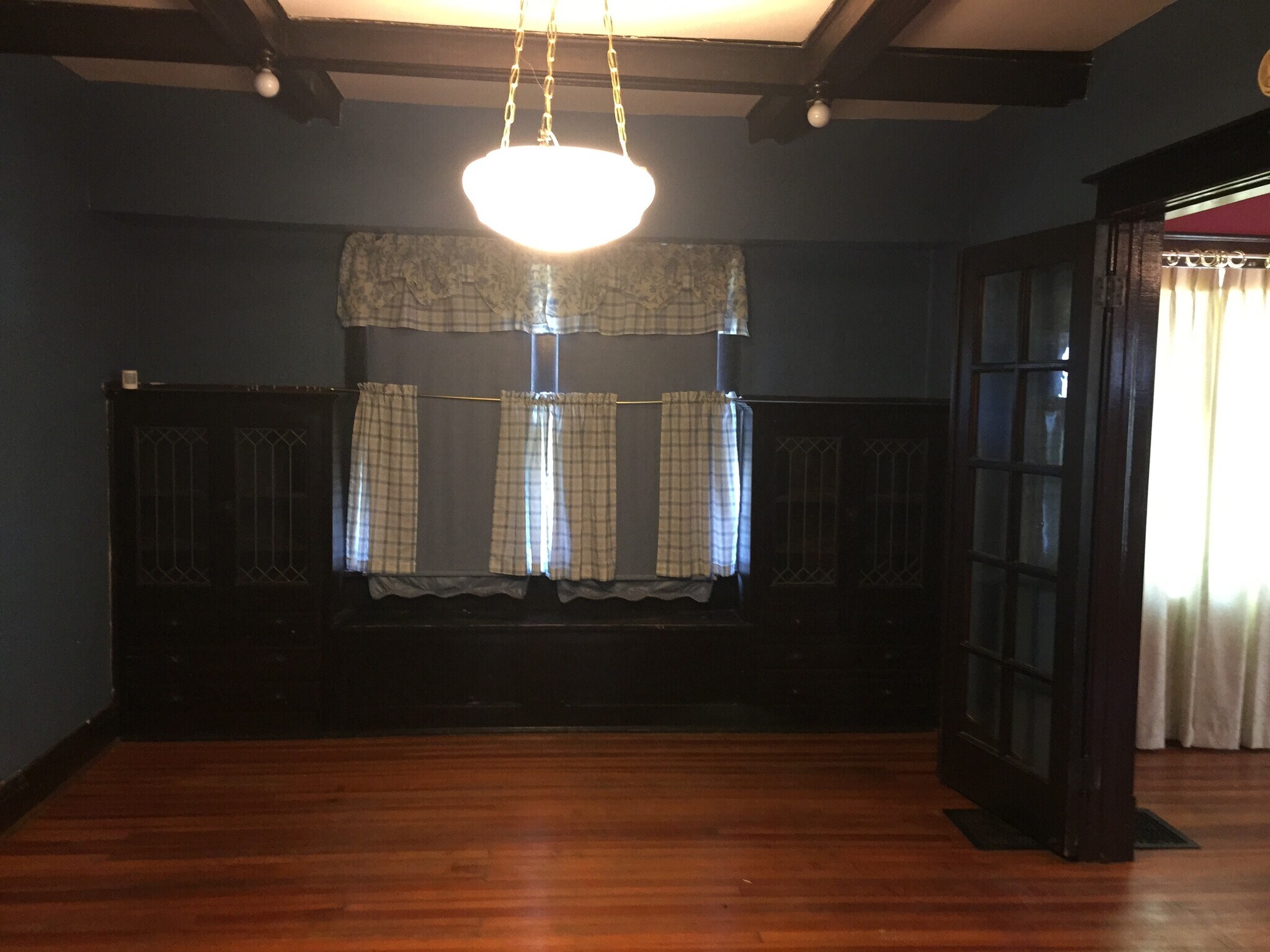 Dining room - 2815 E Vermont St