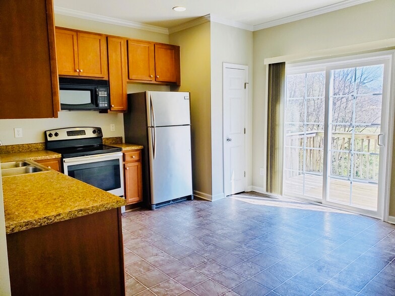 Building Photo - 650 Ganyard Farm Way, 43