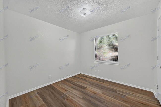 Building Photo - 6706 S Creek Dr