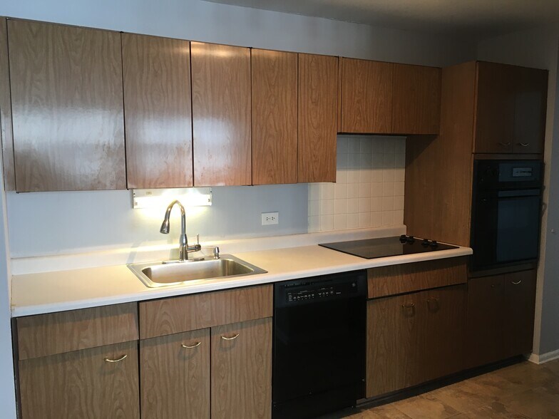 Building Photo - 4250 N Marine Dr