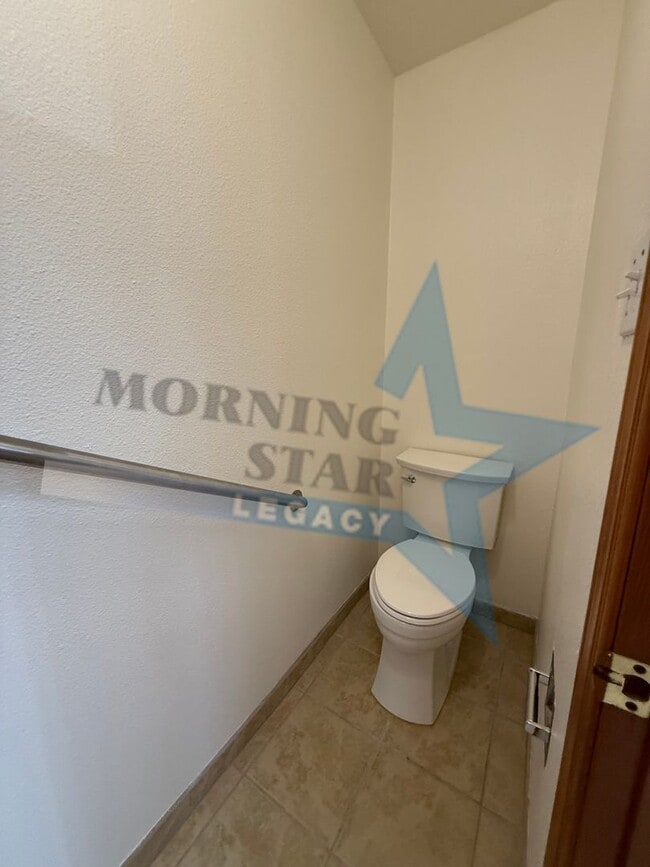 Building Photo - Move-in Special! Charming Home with Mountain Views!