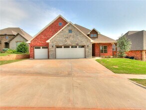 Building Photo - Stunning Home in West Edmond + 5 bedrooms ...