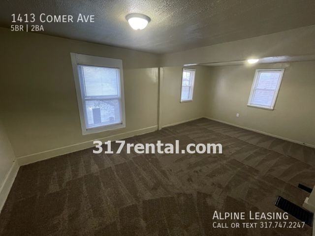 Building Photo - HUGE garage/workshop combo (has working el...