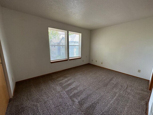 Building Photo - 762 SW 206th Pl