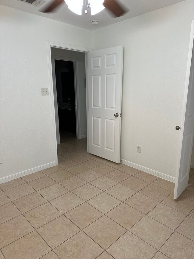 Building Photo - 4100 Elms Run Cir