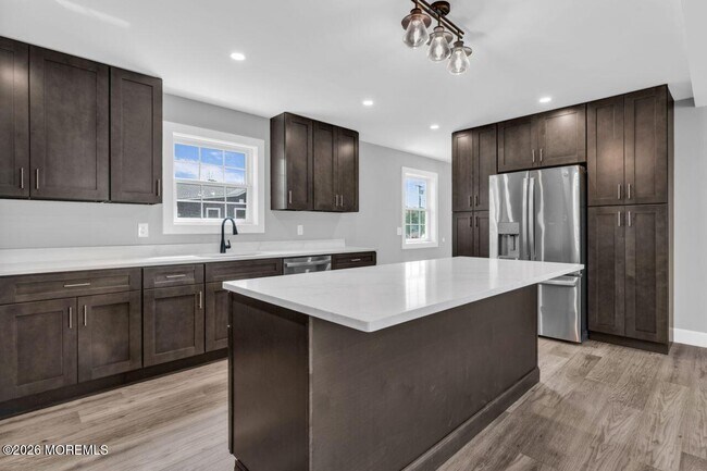 Building Photo - 553 Colts Neck Rd