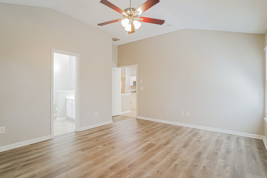 Building Photo - 391 Meadowlark Ln