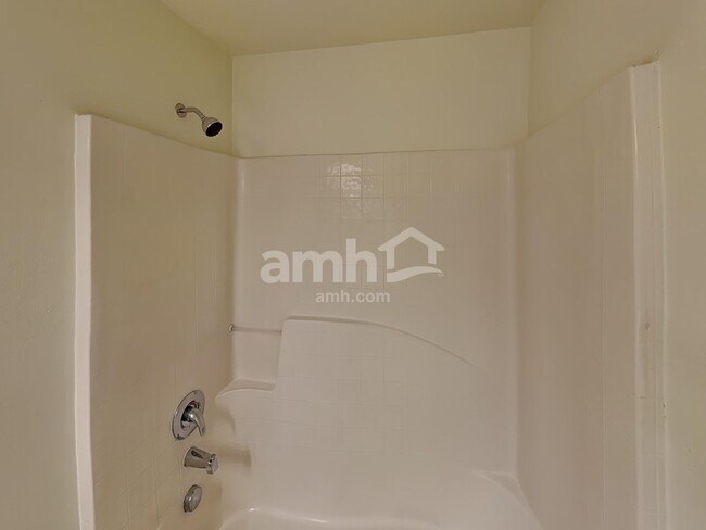 Building Photo - 544 Westcliffe Dr