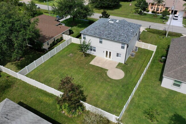 Building Photo - 23 London Dr