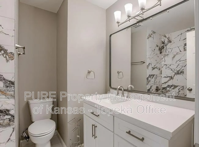 Building Photo - 9917 Flora Ave