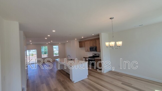 Building Photo - 838 Parc Townes Dr