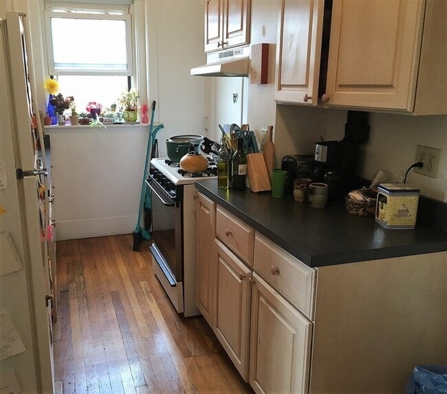 Building Photo - 586 Washington St