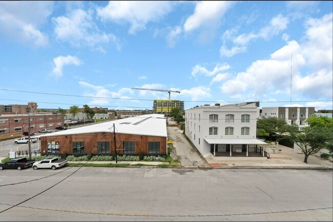 Building Photo - 2384 Commerce St