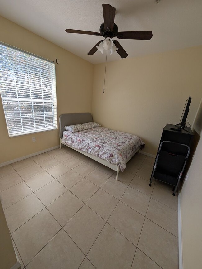 Building Photo - 3 Bedrooms 2 baths Immaculate condominium