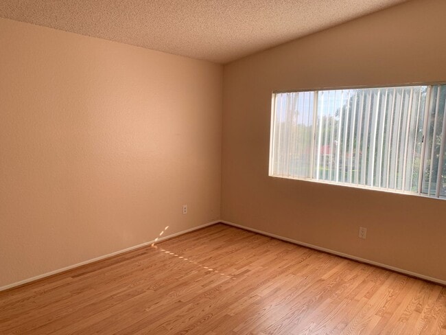 Building Photo - 1228 Scenic View St