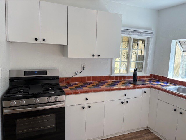 Building Photo - 3266 1/2 W Descanso Dr