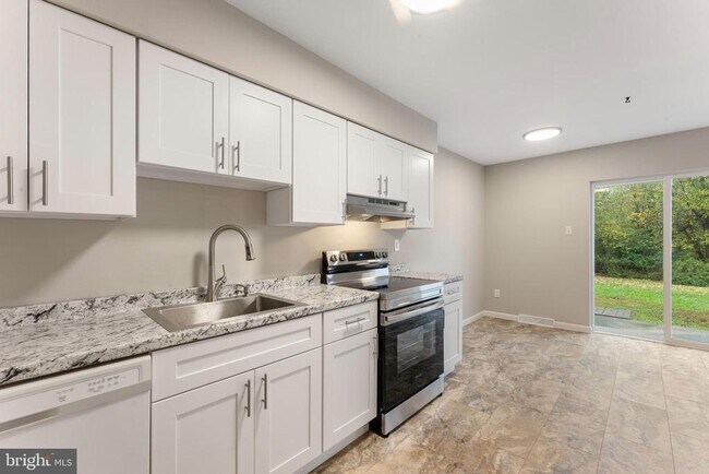 Building Photo - 143 Thomas Dr