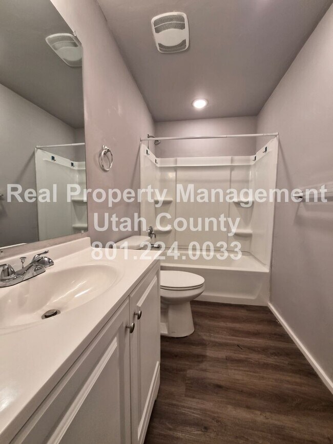 Building Photo - Townhome in Eagle Mountain