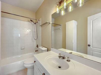 Building Photo - 1232 Harris Commons Pl