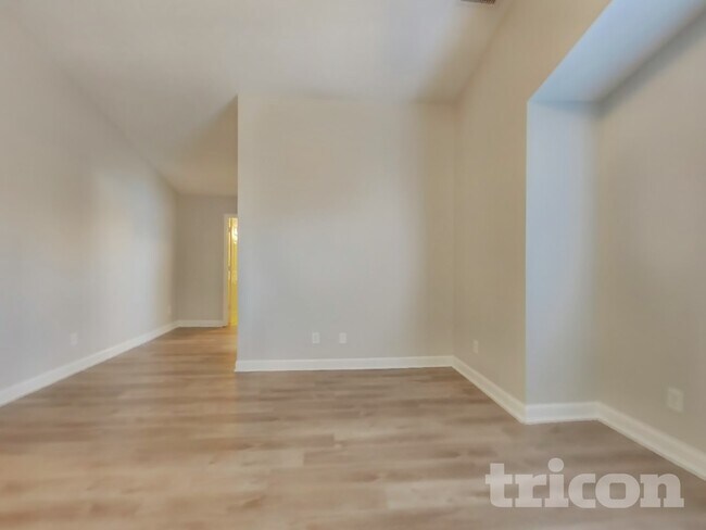 Building Photo - 645 Belgium Dr