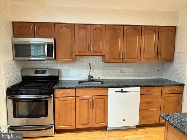 Building Photo - 784 Princeton Pl