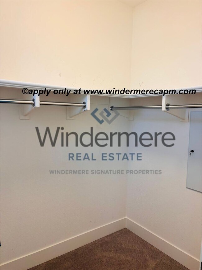 Building Photo - Gorgeous Rare MIDTOWN tri-level Modern home w/ Rooftop Patio!