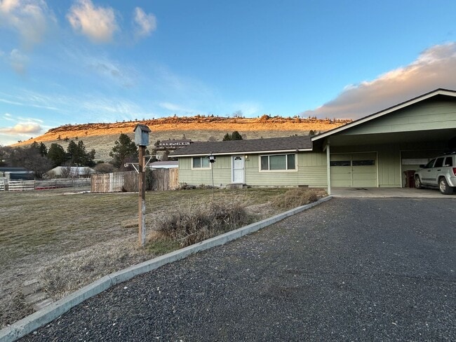 Primary Photo - MOVE IN SPECIAL! Recently Remodel 2 Bedroo...