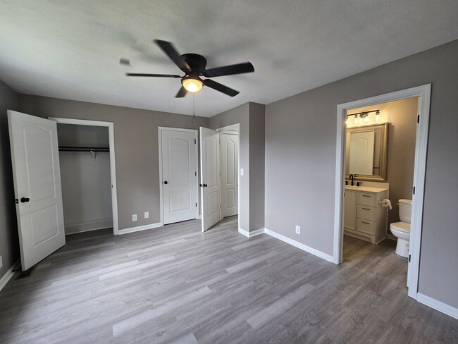 Building Photo - Welcome to Your Stylish New Townhome!