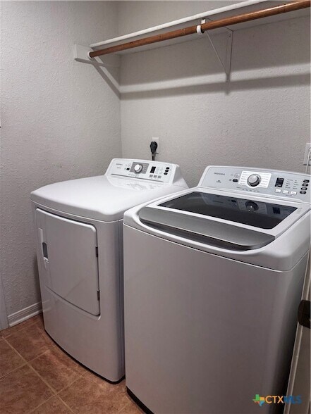 Building Photo - 1518 Chardonnay Dr