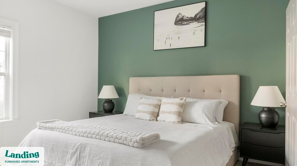 Building Photo - 925 Canterbury Rd NE