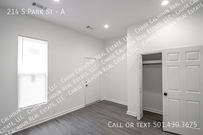 Building Photo - 214 S Park St