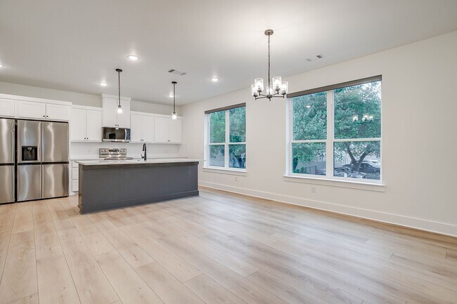 Building Photo - 2843 Forest Park Blvd